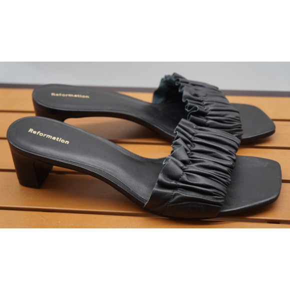 New Reformation Shereen Ruched Block Heel in Black Women 9.5 EUC - Picture 1 of 13